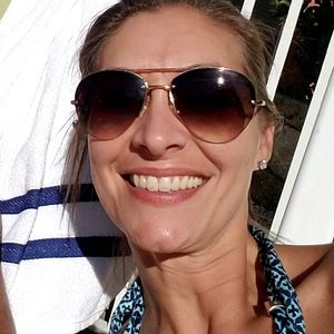 Meet your Posher, Denise